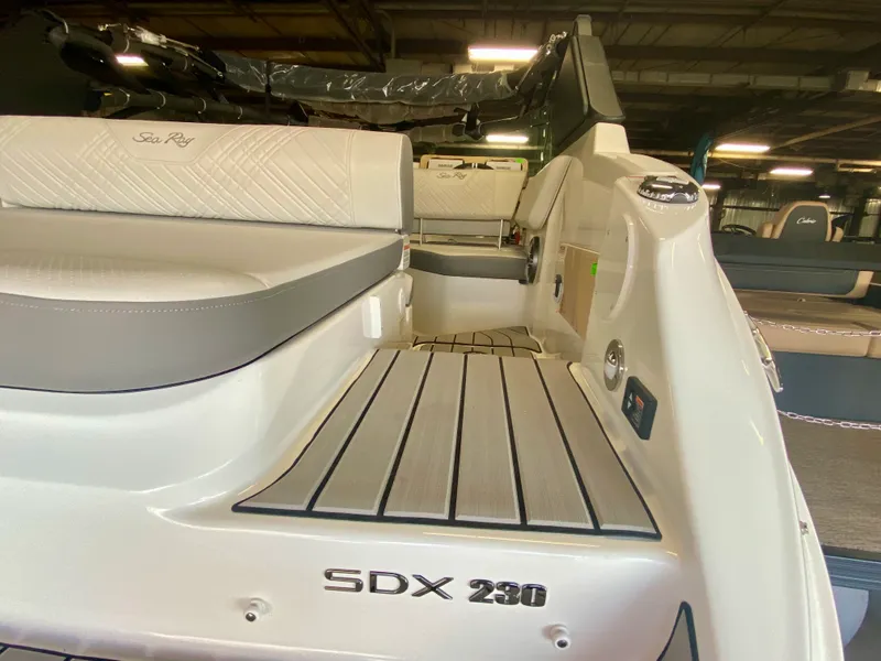 Slide: The Image of Sea Ray SDX 230 2026 - 6