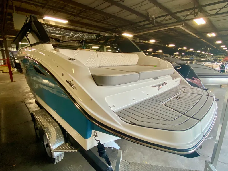 Slide: The Image of Sea Ray SDX 230 2026 - 9