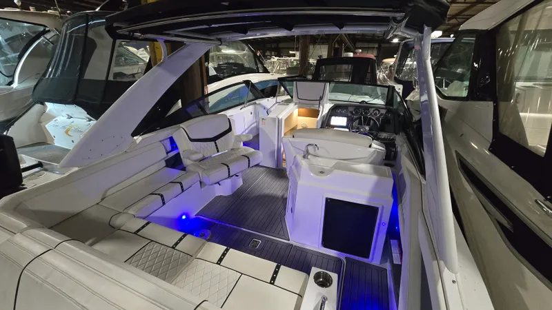 The Image of Cruisers 338CX 2017 - 0