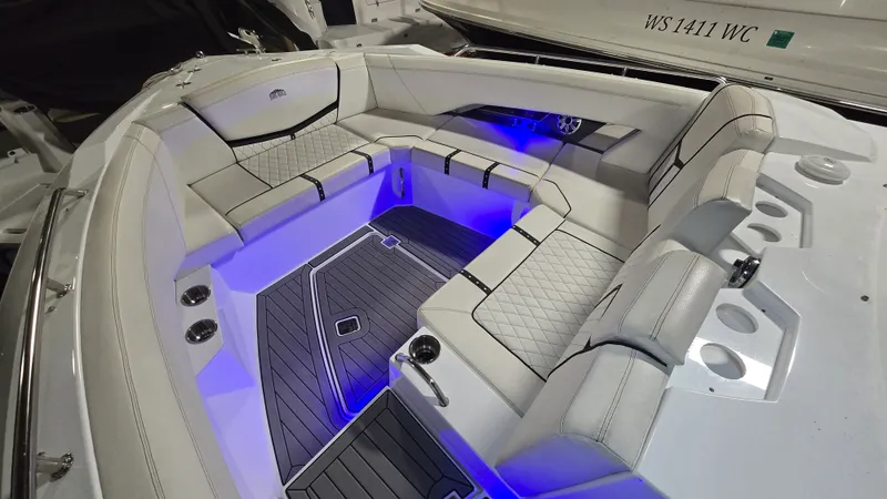 Slide: The Image of Cruisers 338CX 2017 - 12