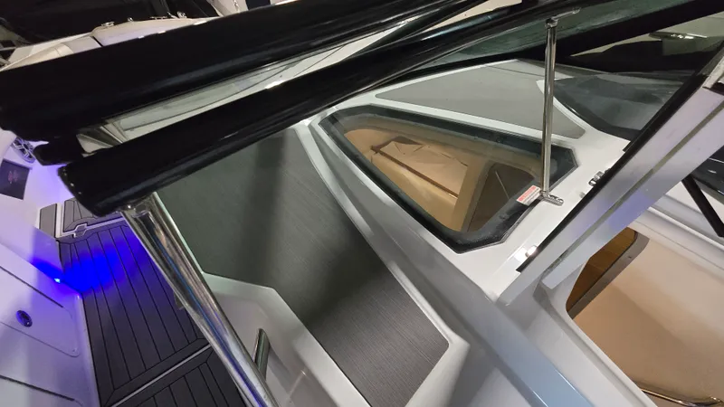 Slide: The Image of Cruisers 338CX 2017 - 10