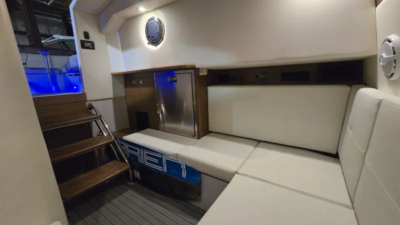 Slide: The Image of Cruisers 338CX 2017 - 19