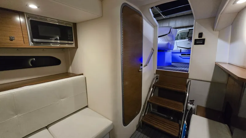 Slide: The Image of Cruisers 338CX 2017 - 20