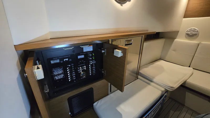 Slide: The Image of Cruisers 338CX 2017 - 21