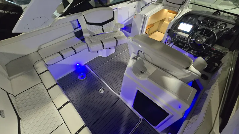 Slide: The Image of Cruisers 338CX 2017 - 3