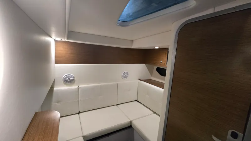 Slide: The Image of Cruisers 338CX 2017 - 23