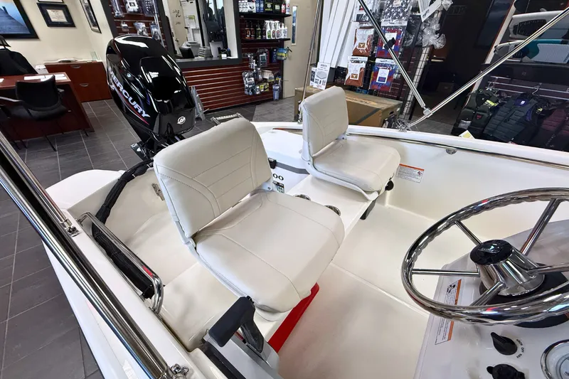 Slide: The Image of Boston Whaler 130 Super Sport 2026 - 10