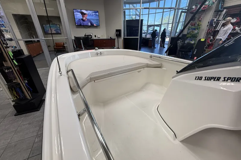 Slide: The Image of Boston Whaler 130 Super Sport 2026 - 14