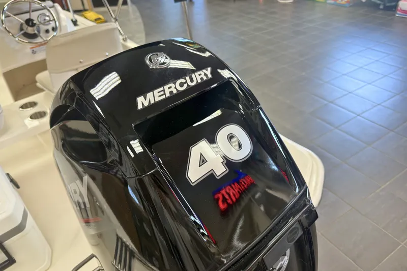 Slide: The Image of Boston Whaler 130 Super Sport 2026 - 3