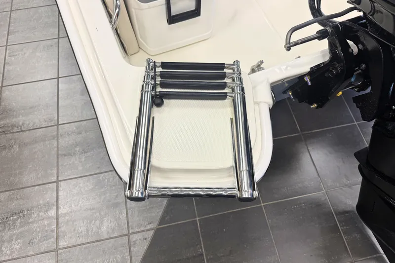 Slide: The Image of Boston Whaler 130 Super Sport 2026 - 4