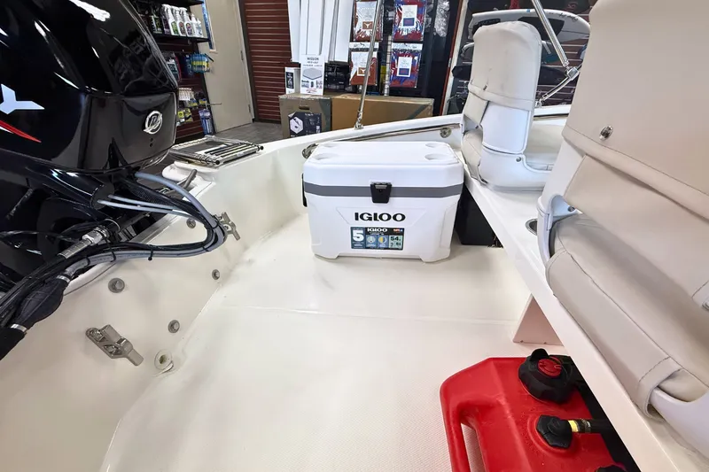 Slide: The Image of Boston Whaler 130 Super Sport 2026 - 7