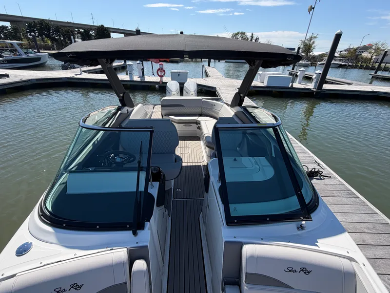 Slide: The Image of Sea Ray SLX 280 Outboard 2026 - 35
