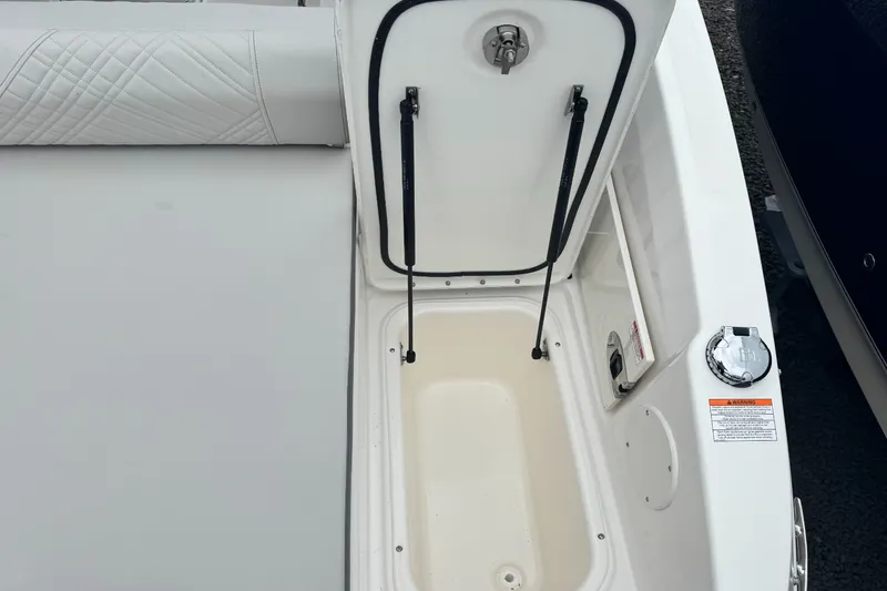 Slide: The Image of Sea Ray SDX 250 Outboard 2026 - 11