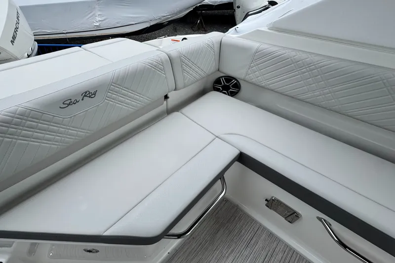 Slide: The Image of Sea Ray SDX 250 Outboard 2026 - 15