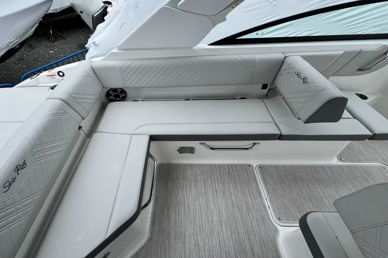 Slide: The Image of Sea Ray SDX 250 Outboard 2026 - 17