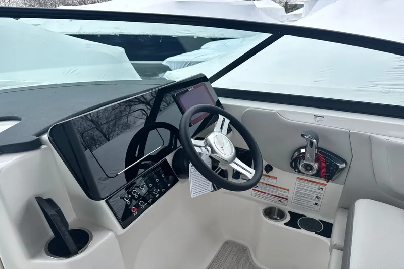 Slide: The Image of Sea Ray SDX 250 Outboard 2026 - 23