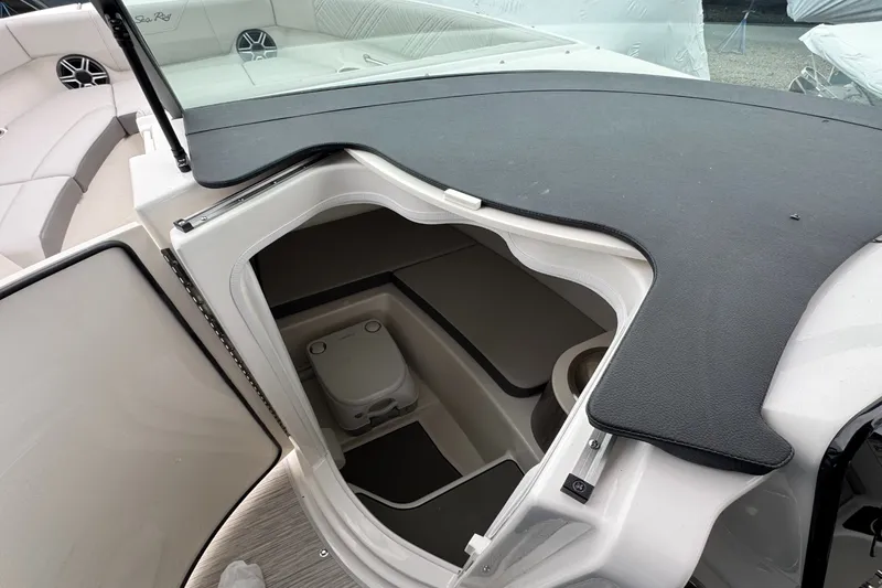 Slide: The Image of Sea Ray SDX 250 Outboard 2026 - 25
