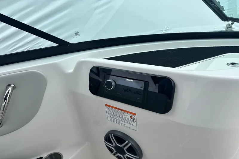 Slide: The Image of Sea Ray SDX 250 Outboard 2026 - 31