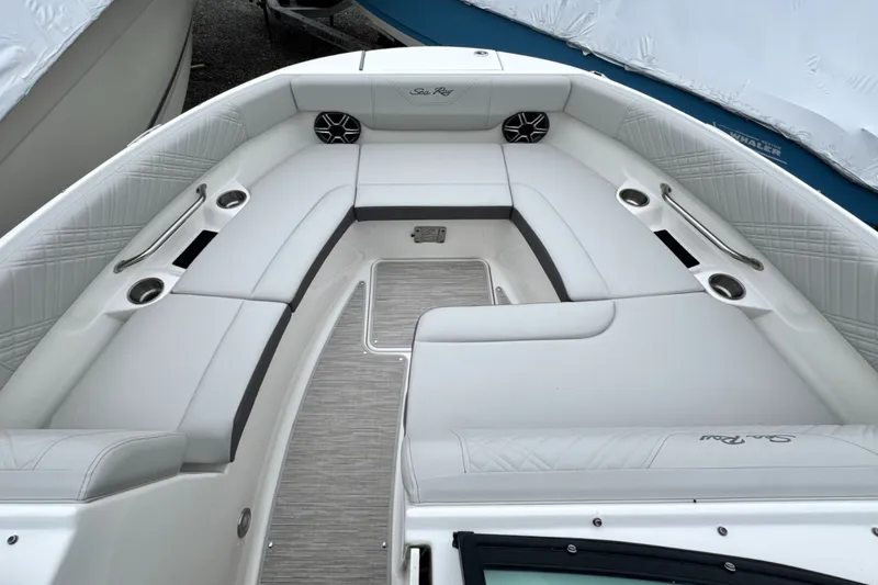 Slide: The Image of Sea Ray SDX 250 Outboard 2026 - 34