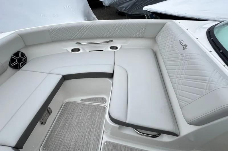 Slide: The Image of Sea Ray SDX 250 Outboard 2026 - 35