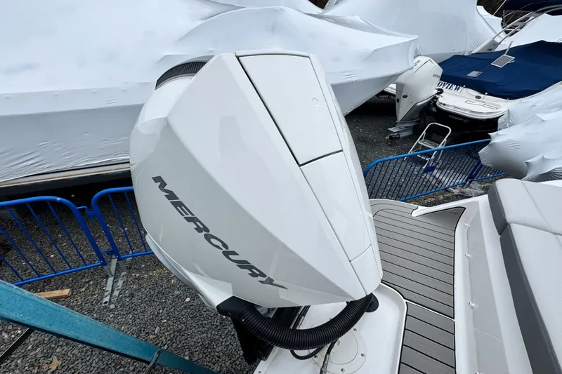 Slide: The Image of Sea Ray SDX 250 Outboard 2026 - 7