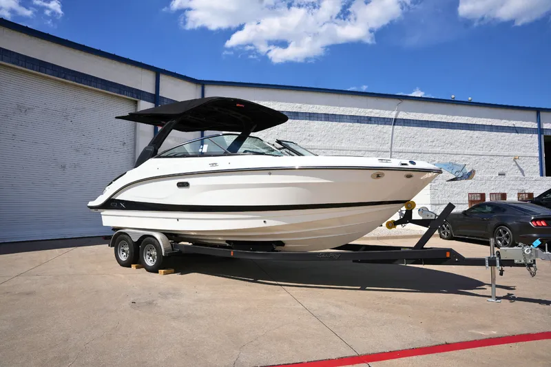 Slide: The Image of Sea Ray SLX 260 2026 - 1