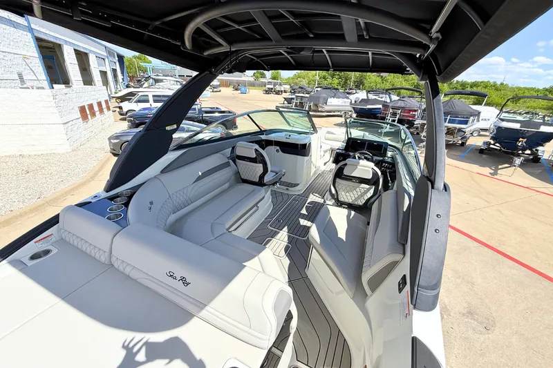 Slide: The Image of Sea Ray SLX 260 2026 - 14