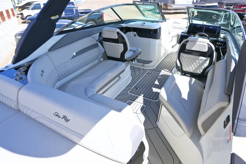 Slide: The Image of Sea Ray SLX 260 2026 - 15