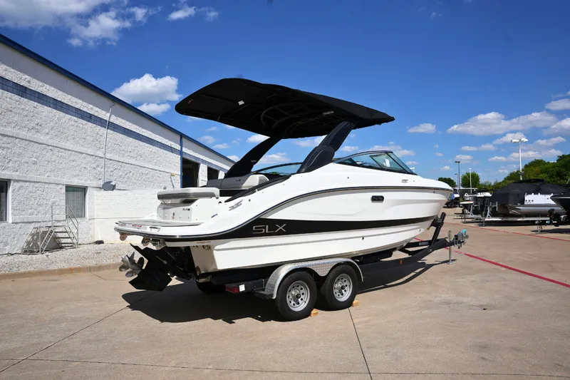 Slide: The Image of Sea Ray SLX 260 2026 - 2