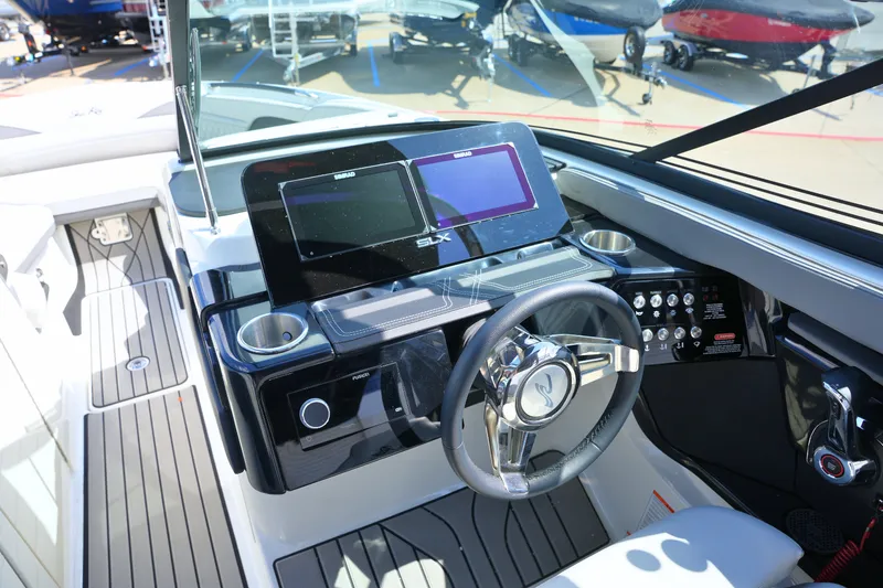Slide: The Image of Sea Ray SLX 260 2026 - 20
