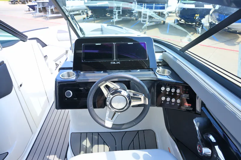 Slide: The Image of Sea Ray SLX 260 2026 - 21