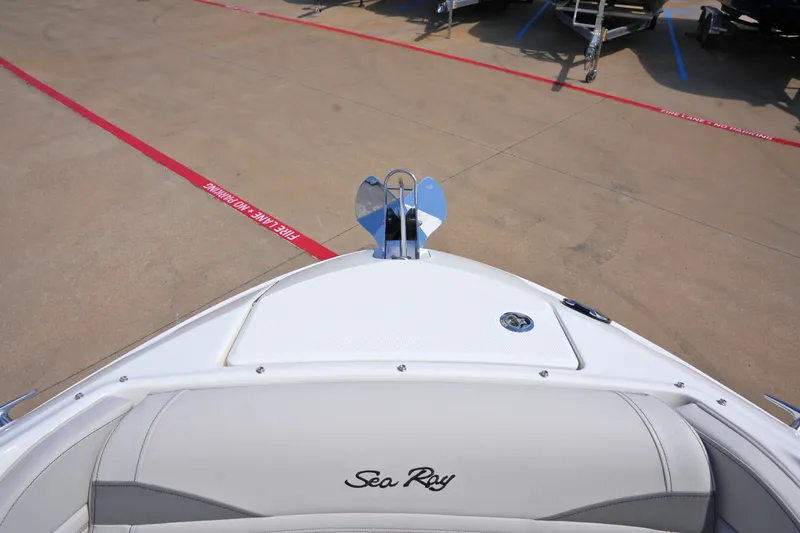 Slide: The Image of Sea Ray SLX 260 2026 - 37