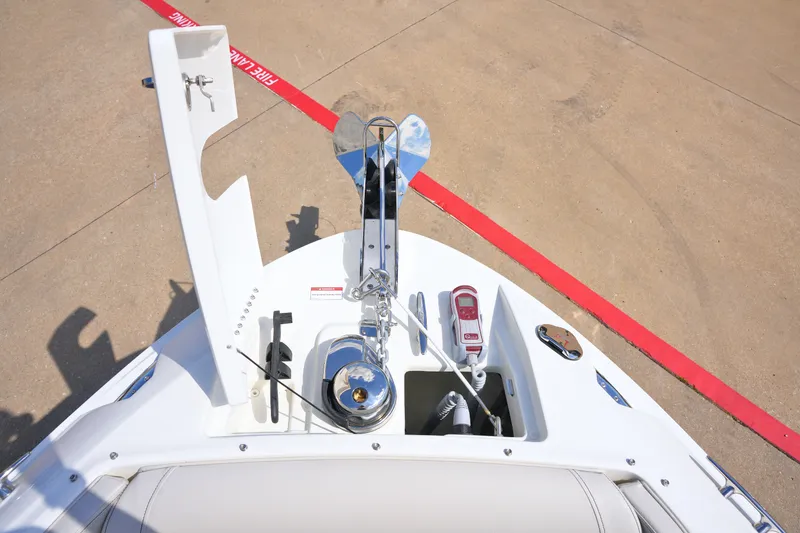 Slide: The Image of Sea Ray SLX 260 2026 - 38