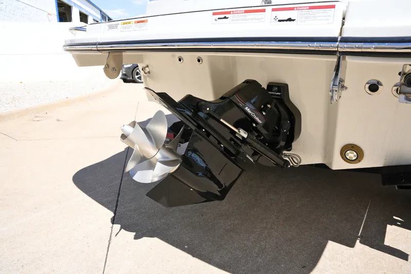 Slide: The Image of Sea Ray SLX 260 2026 - 4