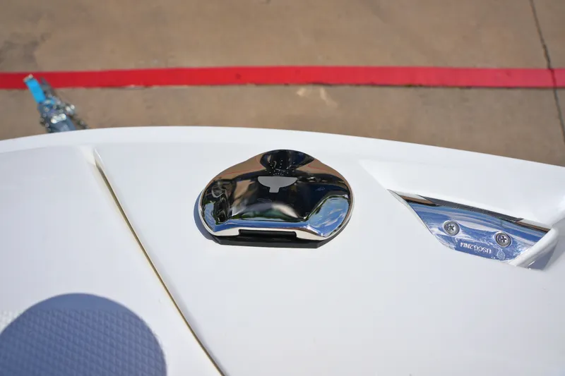 Slide: The Image of Sea Ray SLX 260 2026 - 40