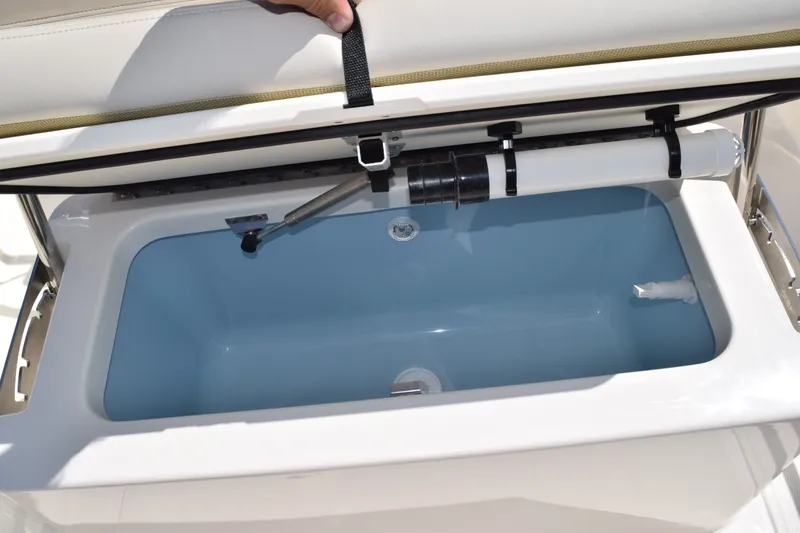 Slide: The Image of Boston Whaler 170 Montauk 2026 - 6