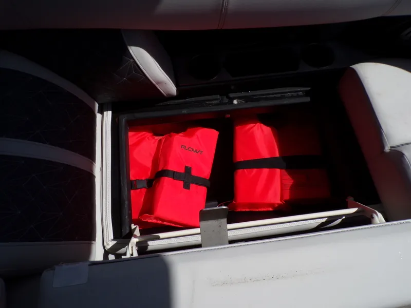 Slide: The Image of Harris GRAND MARINER 23 2022 - 10