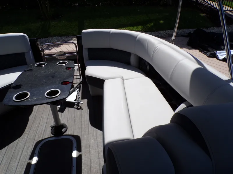 Slide: The Image of Harris GRAND MARINER 23 2022 - 13