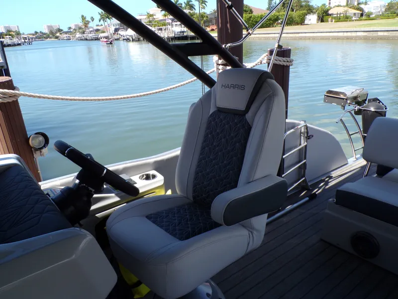 Slide: The Image of Harris GRAND MARINER 23 2022 - 23