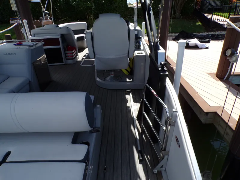 Slide: The Image of Harris GRAND MARINER 23 2022 - 46