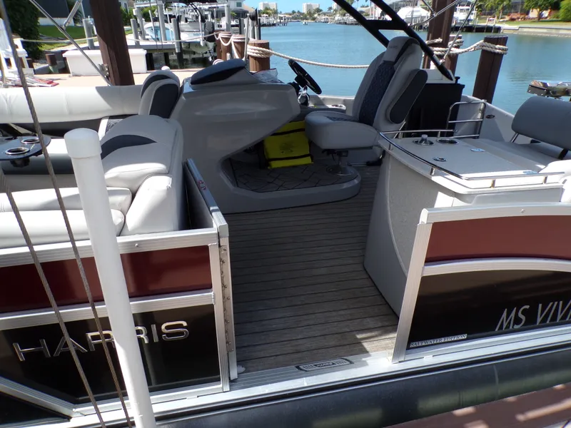 Slide: The Image of Harris GRAND MARINER 23 2022 - 5