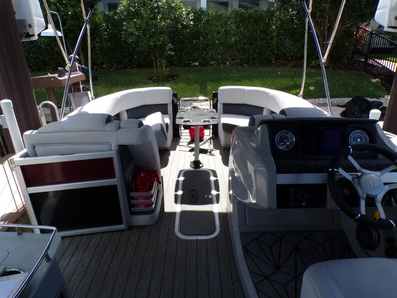 Slide: The Image of Harris GRAND MARINER 23 2022 - 8