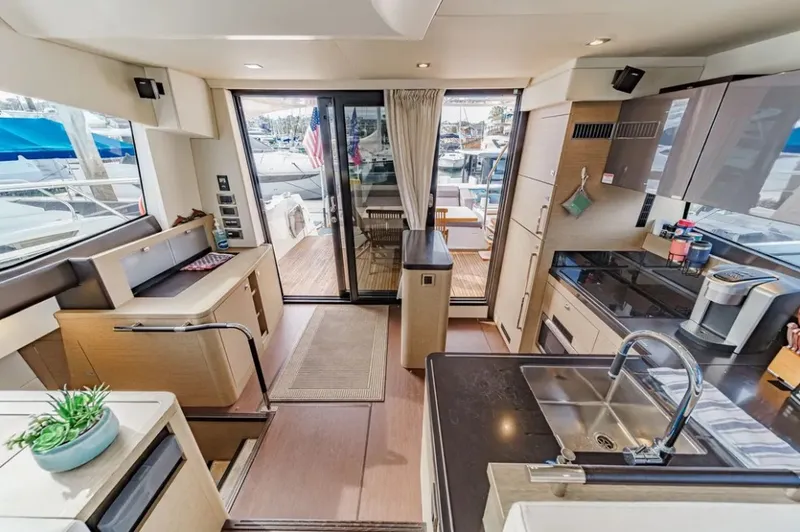 Slide: The Image of Prestige 560 2018 - 12