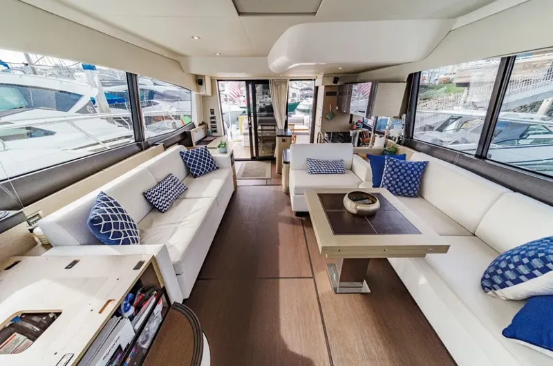 Slide: The Image of Prestige 560 2018 - 13