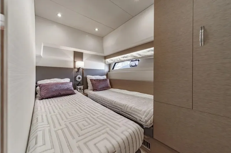 Slide: The Image of Prestige 560 2018 - 24