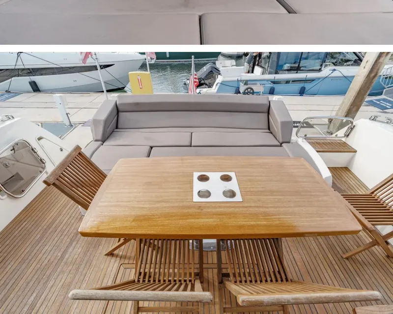 Slide: The Image of Prestige 560 2018 - 9