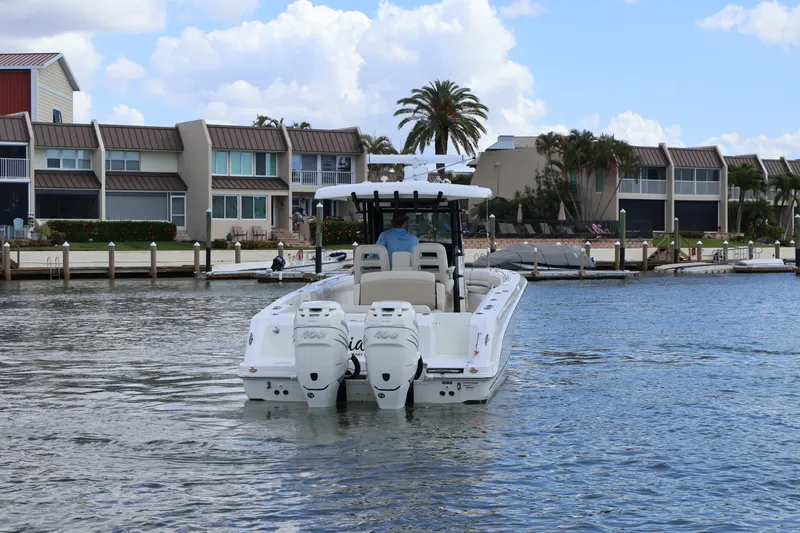 Slide: The Image of Boston Whaler 330 Outrage 2023 - 10