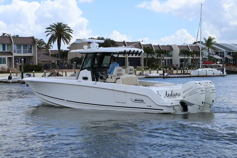 Slide: The Image of Boston Whaler 330 Outrage 2023 - 15