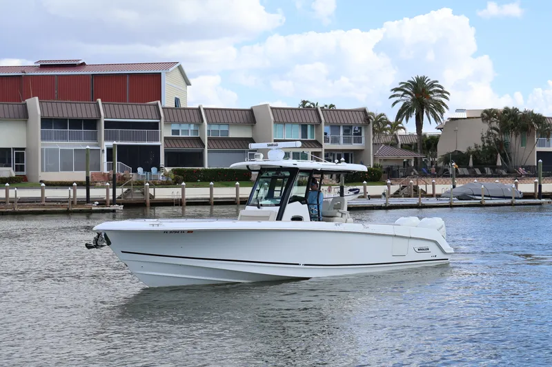 Slide: The Image of Boston Whaler 330 Outrage 2023 - 21