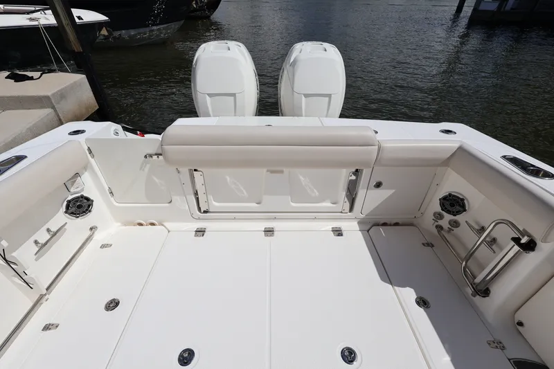 Slide: The Image of Boston Whaler 330 Outrage 2023 - 28